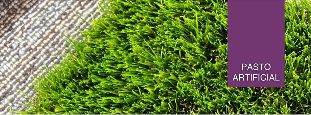 Pasto artificial decorativo para interiores y exteriores, complemento ideal de persianas y pisos modernos.